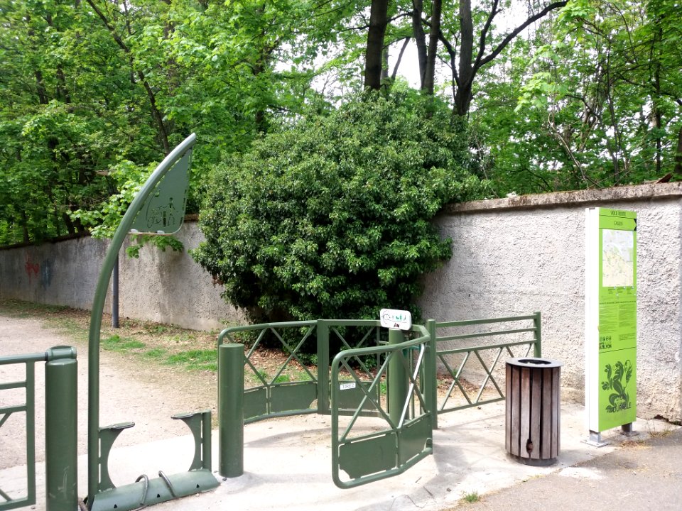 Lyon 5e - Chemin de la Demi-Lune - Portail anti-véhicules motorisés