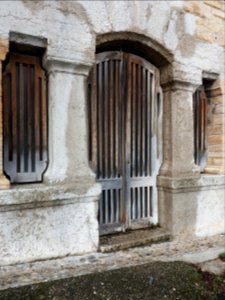 Lyon 5e - Esplanade de Fourvière - Porte sous l'esplanade donnant sur le jardin du Rosaire