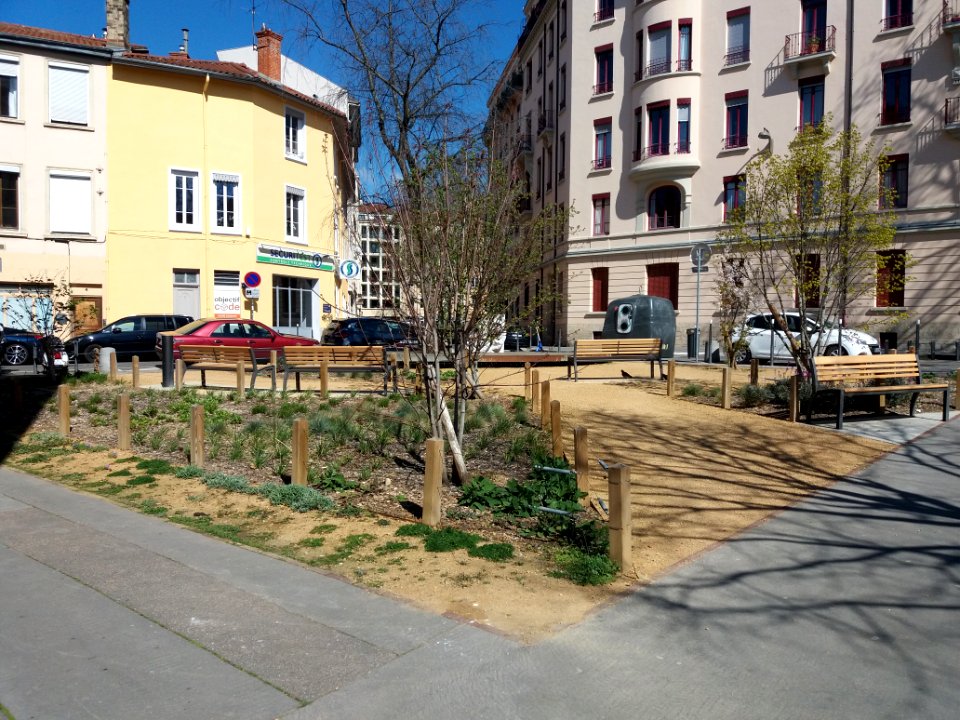 Lyon 4e - Rue Tabareau - Square à l'angle du boulevard de la Croix-Rousse 01
