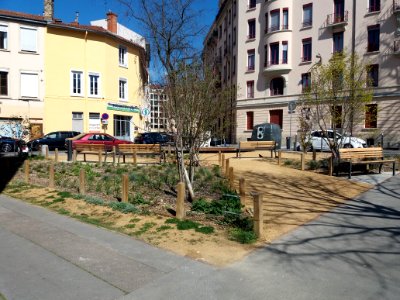 Lyon 4e - Rue Tabareau - Square à l'angle du boulevard de la Croix-Rousse 01