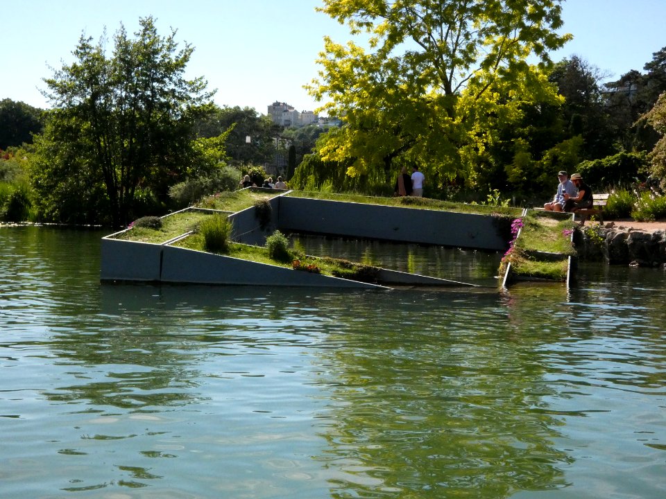 Lyon 6e - Parc de la Tête d'Or - Lac - Jardinière penchée