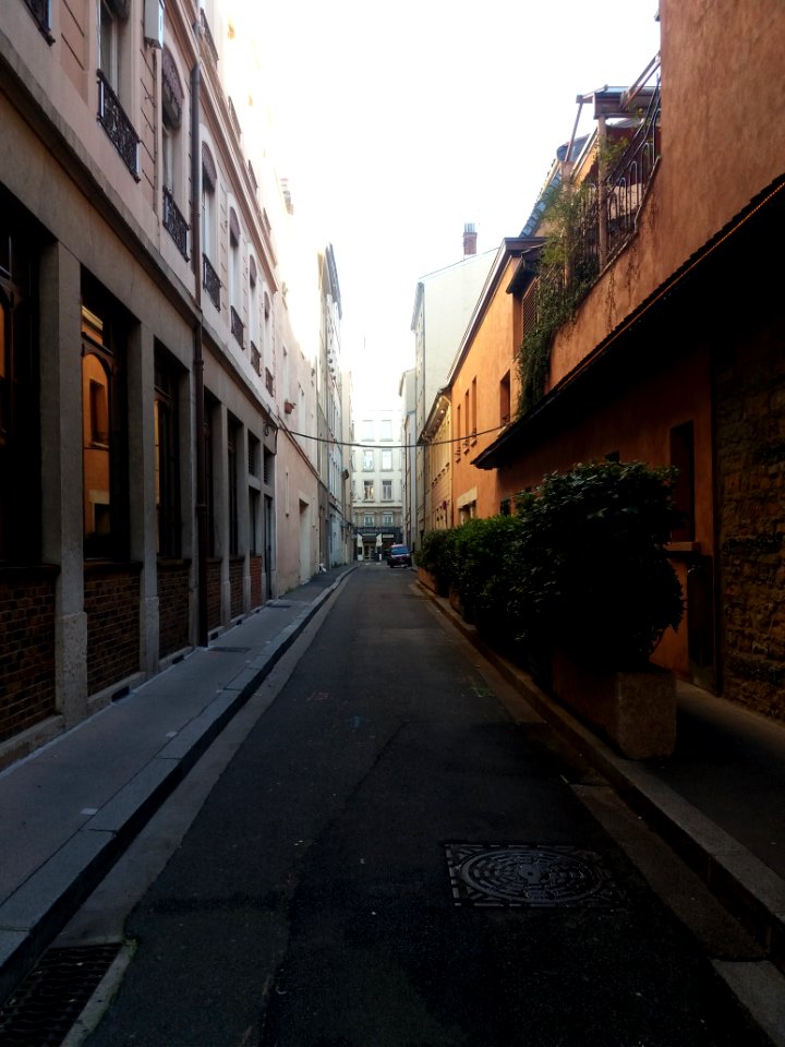 Lyon 6e - Passage Cazenove, restaurant ORSI à droite