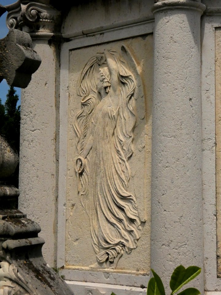 Lyon 5e - Cimetière de Loyasse - Chapelle de la famille Sauzet - Bas-relief Immortalitas