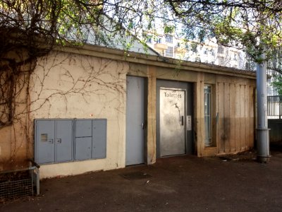 Lyon 6e - Place Zoé Roche, toilettes publiques