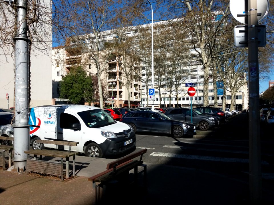 Lyon 6e - Place Zoé Roche, vue sur le parking