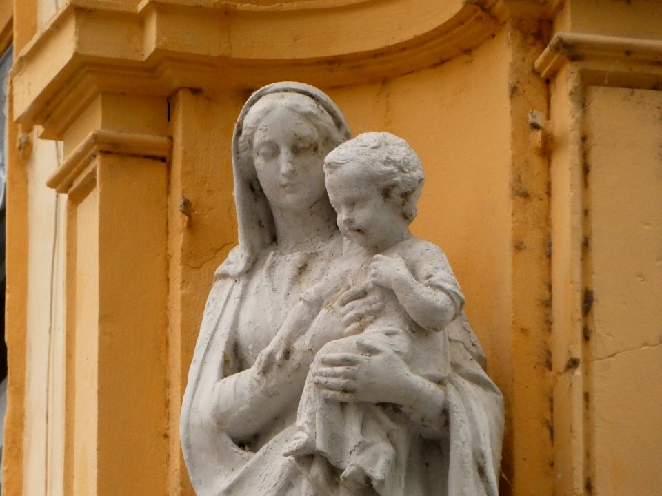 Lyon 6e - Place Maréchal Lyautey - Vierge à l'enfant, à l'angle de la rue Pierre Corneille - Détail