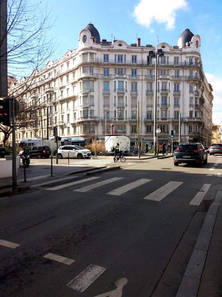 Lyon 6e - Place Jules Ferry, immeuble à l'angle de la rue Vauban
