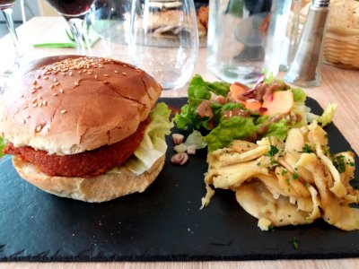 Lyon 6e - Restaurant La Tablature, burger VG au quinoa accompagné de panais