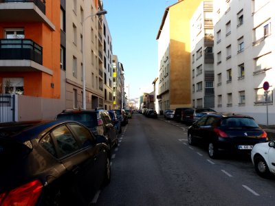 Lyon 7e - Rue André Bollier, vers l'ouest, en arrivant avenue Jean Jaurès