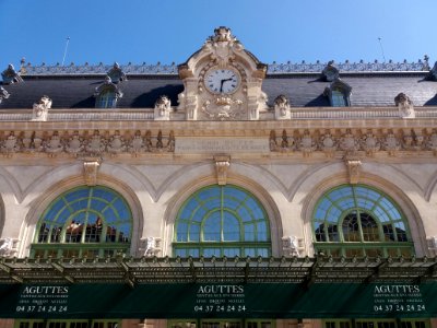 Lyon 6e - Gare des Brotteaux, haut de la façade avec l'horloge