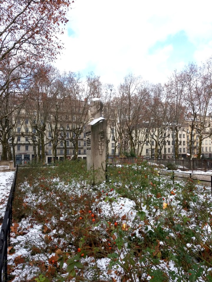 Lyon 6e - Place Maréchal Lyautey - Buste de Joseph Serlin de profil