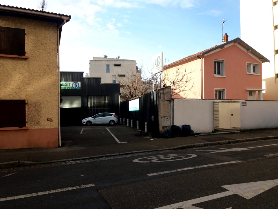 Lyon 7e - Rue André Bollier, SECURITEST et maison au numéro 58
