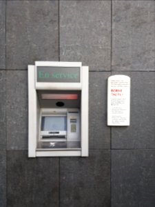 Lyon 7e - Rue André Bollier, au numéro 63, Pôle Emploi, borne tactile 7j sur 7