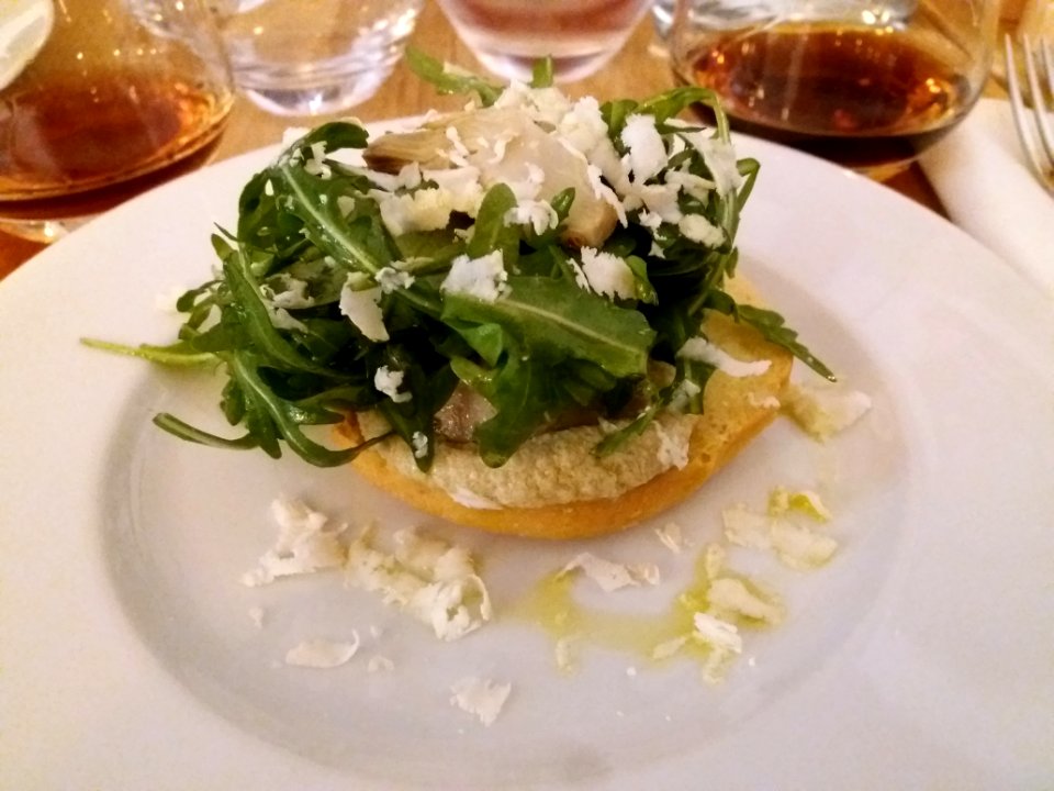 Lyon 7e - Restaurant Veronatuti - Frisella pugliese (antipasti originaire des Pouilles)