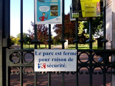 Lyon 6e - Parc de la Tête d'Or, panneau parc fermé (vents violents)