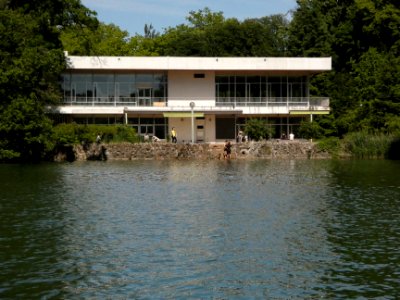 Lyon 6e - Parc de la Tête d'Or - Ancien restaurant, vu depuis le lac