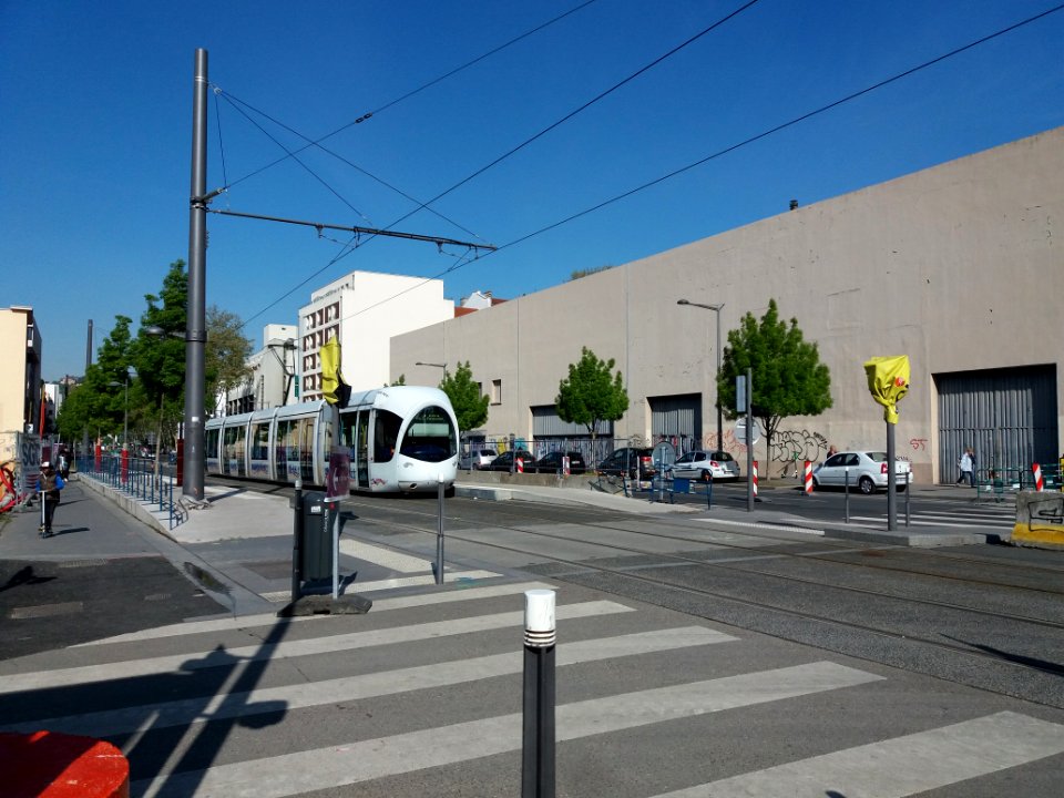 Lyon 7e - Avenue Deboug, terminus temporaire du T1 pendant les travaux du T6