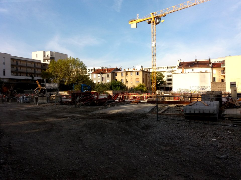 Lyon 7e - Avenue Debourg, chantier à l'angle de la rue Marcel Mérieux, depuis l'angle avec l'allée de Fontenay