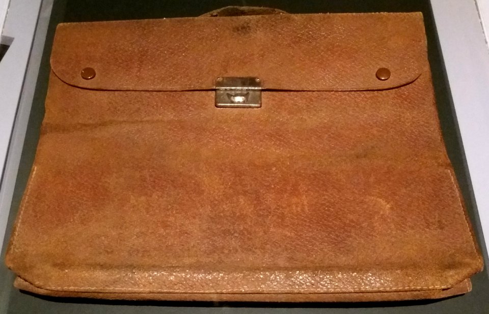Lyon 7e - CHRD, Génération 40, sacoche de l'agent de liaison Andrée Merle (Ar. 1684)