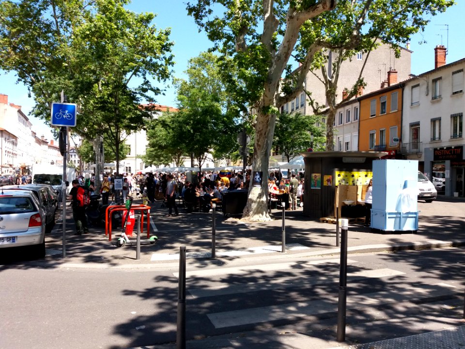 Lyon 7e - Place Saint-Louis, marché-cantine Food Barket (2)