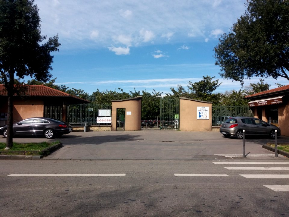 Lyon 7e - Cimetière de la Guillotière, entrée de l'ancien cimetière, bd des Tchécoslovaques