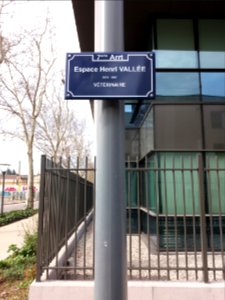 Lyon 7e - Espace Henry Vallée, plaque Vétérinaire