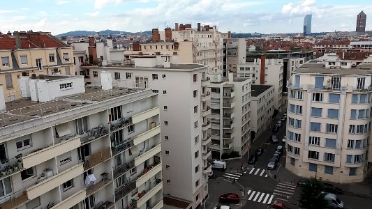 Lyon 7e - Croisement de la rue Saint-Lazare (vers le haut) et de la rue Parmentier (vers la droite)