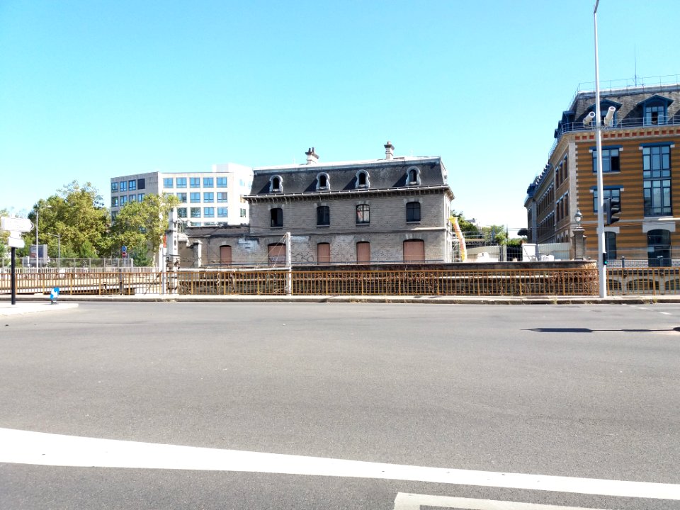 Lyon 7e - Boulevard des Tchécoslovaques, manufacture des tabacs, maison du directeur en travaux