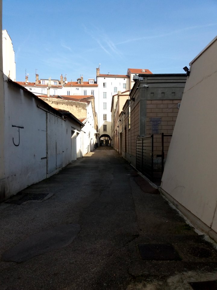 Lyon 7e - Cours Gambetta, allée d'accès aux numéros 80 et 80bis, côté nord