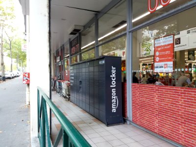 Lyon 7e - Cours Gambetta - Amazon Locker Euterpe, devant le supermarché Casino