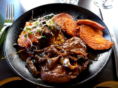 Lyon 7e - Grande Rue de la Guillotière - Restaurant Octopus - Bavette d'aloyau sauce girolle et vin rouge