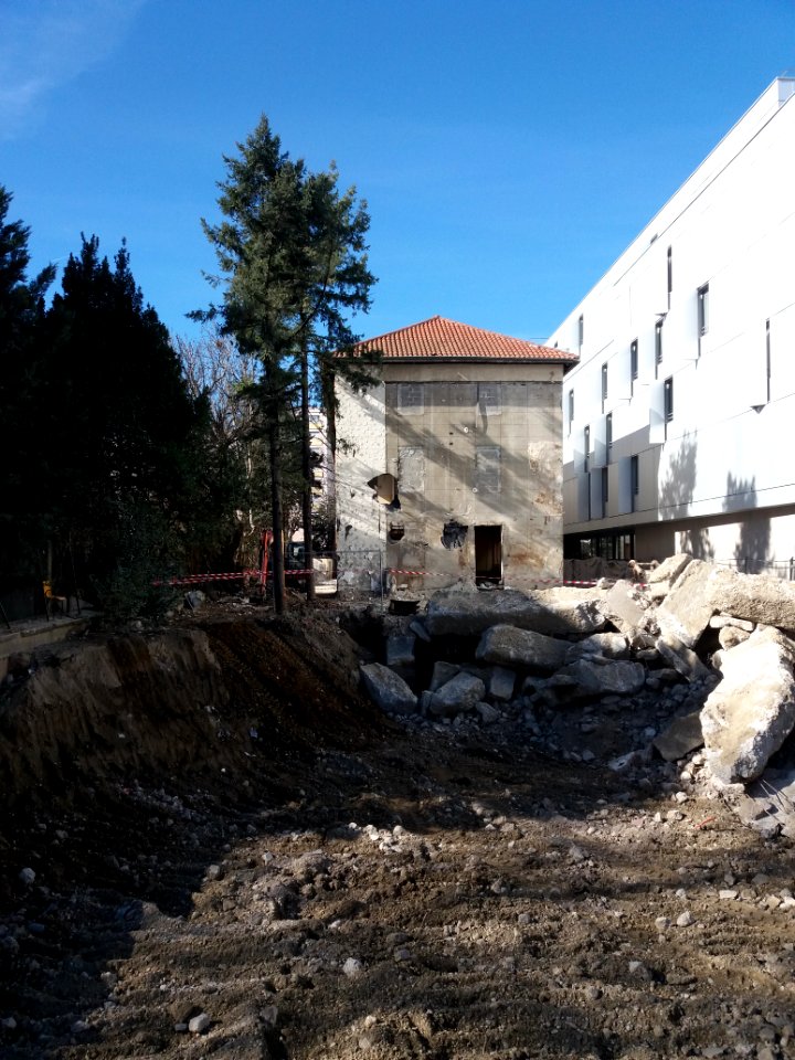 Lyon 7e - Boulevard Yves Farge, maison en démolition au niveau du 108