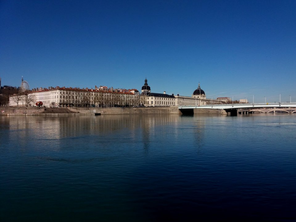 Lyon 7e - Berge Karen Blixen, vue sur la place Antonin Poncet et le Grand Hôtel Dieu