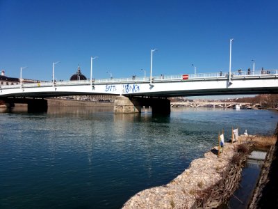 Lyon 7e - Berge Karen Blixen, pont de la Guillotière et petite réserve naturelle