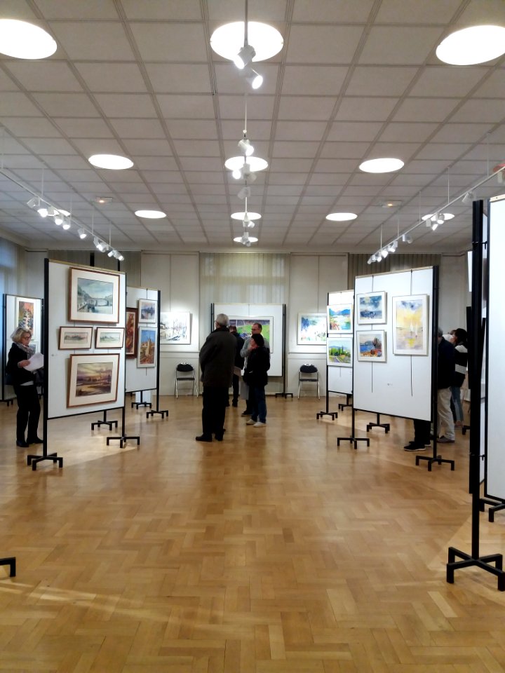 Lyon 7e - Centre Berthelot - 84e salon de la Société des aquarellistes lyonnais, vue depuis la porte