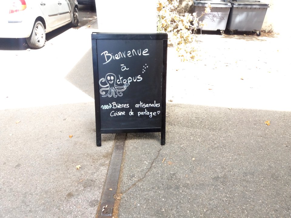 Lyon 7e - Grande Rue de la Guillotière - Restaurant Octopus - Pancarte à l'entrée