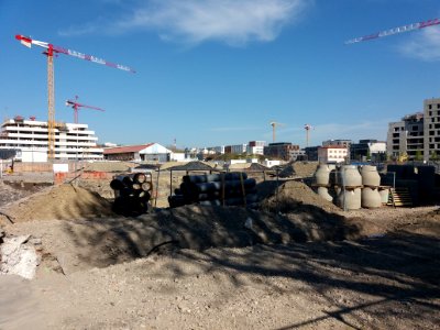 Lyon 7e - Rue Clément Marot, travaux ZAC des Girondins, creusement pour les fondations et tuyaux