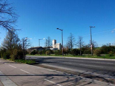Lyon 7e - Boulevard Chambaud de la Bruyère, côté sud, vue sur le port Édouard Herriot