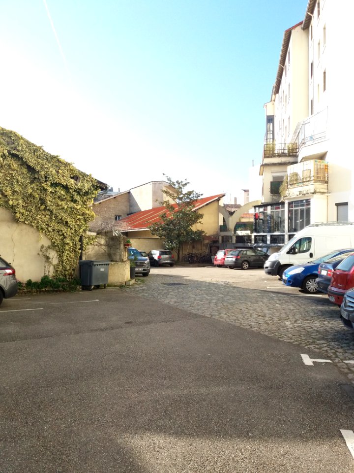 Lyon 7e - Rue Clément Marot, parking privé