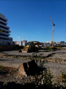 Lyon 7e - Rue Clément Marot - Vue sur le démontage d'une grue boulevard Yves Farge