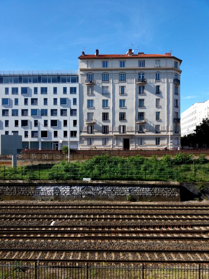 Lyon 7e - Boulevard des Tchécoslovaques, depuis l'allée Hannah Arendt, immeuble au numéro 20