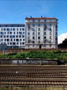 Lyon 7e - Boulevard des Tchécoslovaques, depuis l'allée Hannah Arendt, immeuble au numéro 20