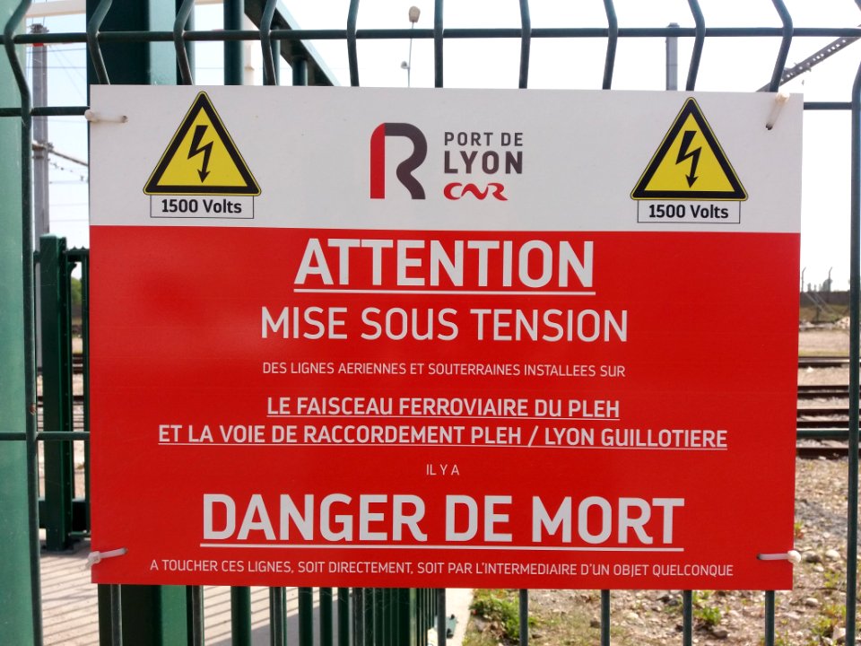 Lyon 7e - Port Édouard Herriot - Rue de Fos-sur-Mer, panneau Port de Lyon, Danger de mort