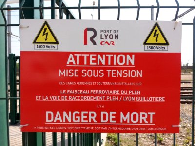 Lyon 7e - Port Édouard Herriot - Rue de Fos-sur-Mer, panneau Port de Lyon, Danger de mort