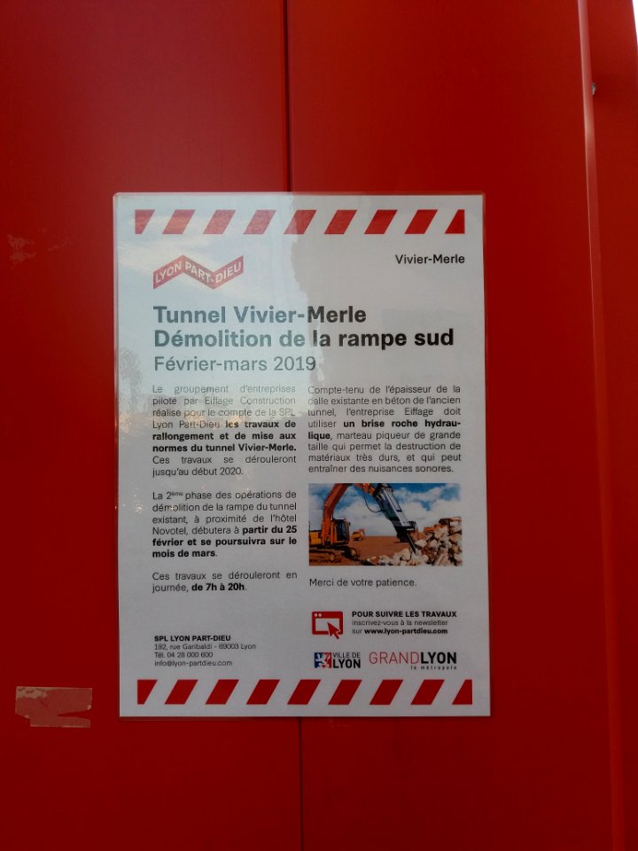 Lyon 7e - Boulevard Vivier-Merle, affiche de démolition de la rampe sud du tunnel