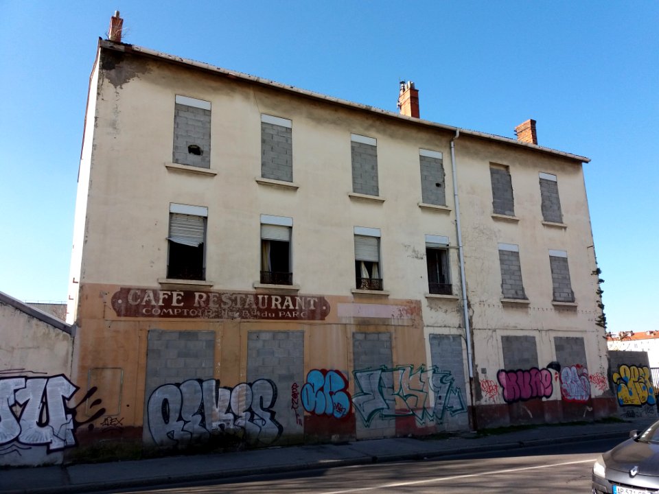 Lyon 7e - Boulevard de l'Artillerie, bâtiment désaffecté