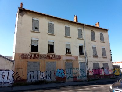 Lyon 7e - Boulevard de l'Artillerie, bâtiment désaffecté