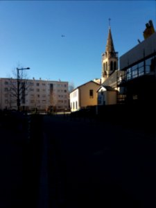 Lyon 7e - Rue Clément Marot, église Notre-Dame des Anges et hélicoptère de la gendarmerie nationale