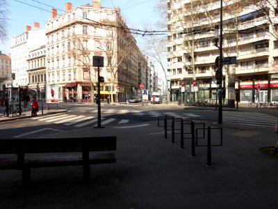 Lyon 7e - Place Victor Basch, en direction de la rue Vendôme