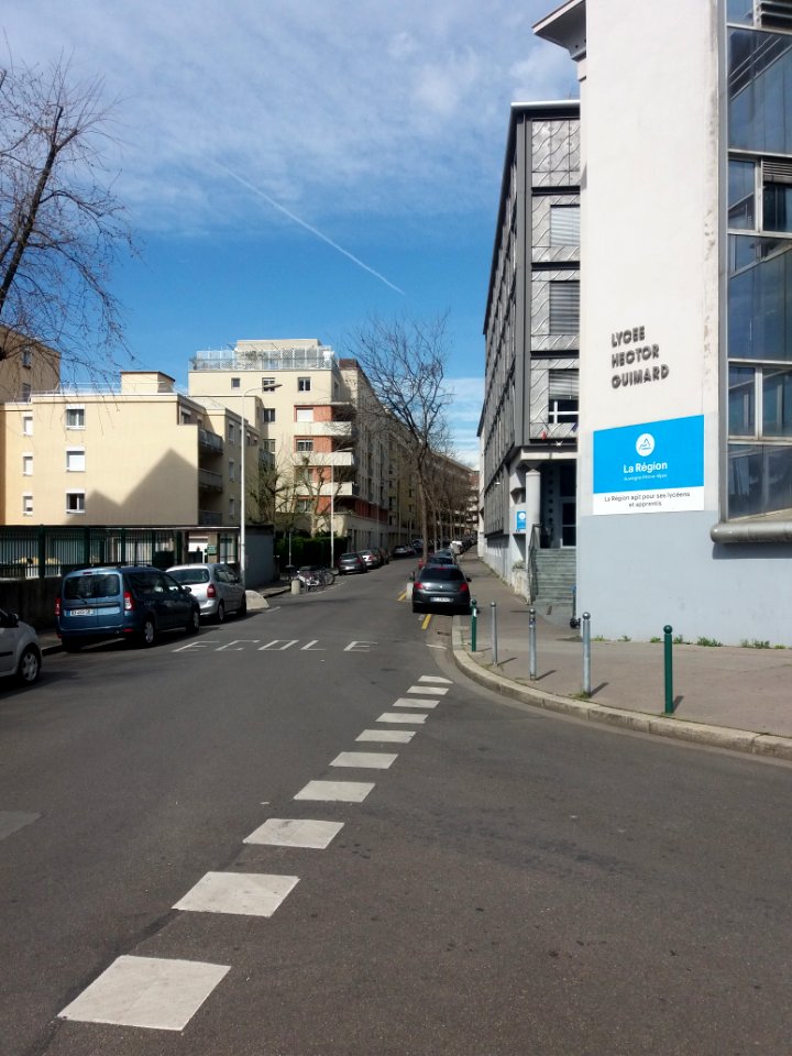 Lyon 7e - Rue Claude Veyron, depuis le bd des Tchécoslovaques